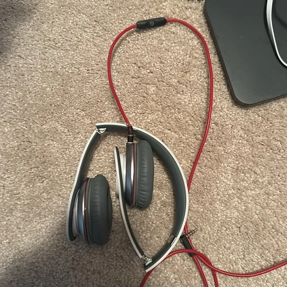 Beats By Dr. Dre White Solo